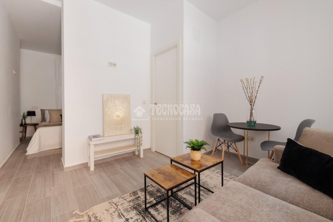 Living room of Premises for sale in  Madrid Capital