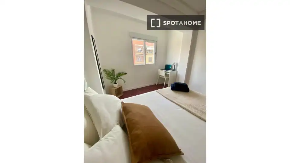 Room in Barrio de Benicalap