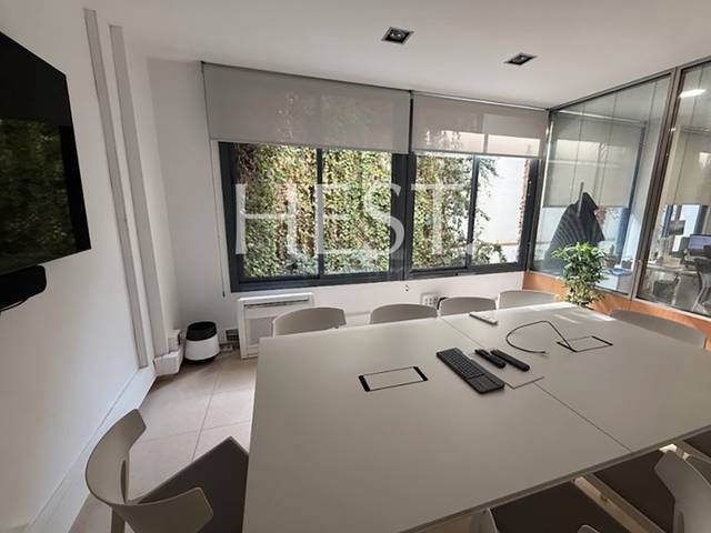 Oficina en Alquiler en Ronda de la Universitat en Dreta de l'Eixample