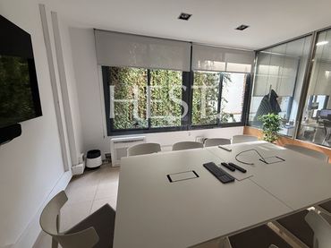 Bureau avec ascenseur à louer à Ronda de la Universitat