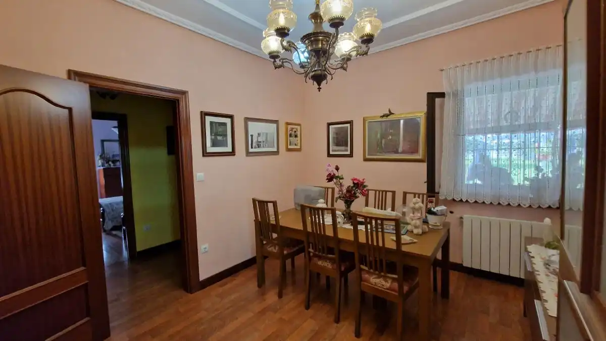 Comedor de Casa o chalet en venta en Torrelavega  con Calefacción, Terraza y Trastero
