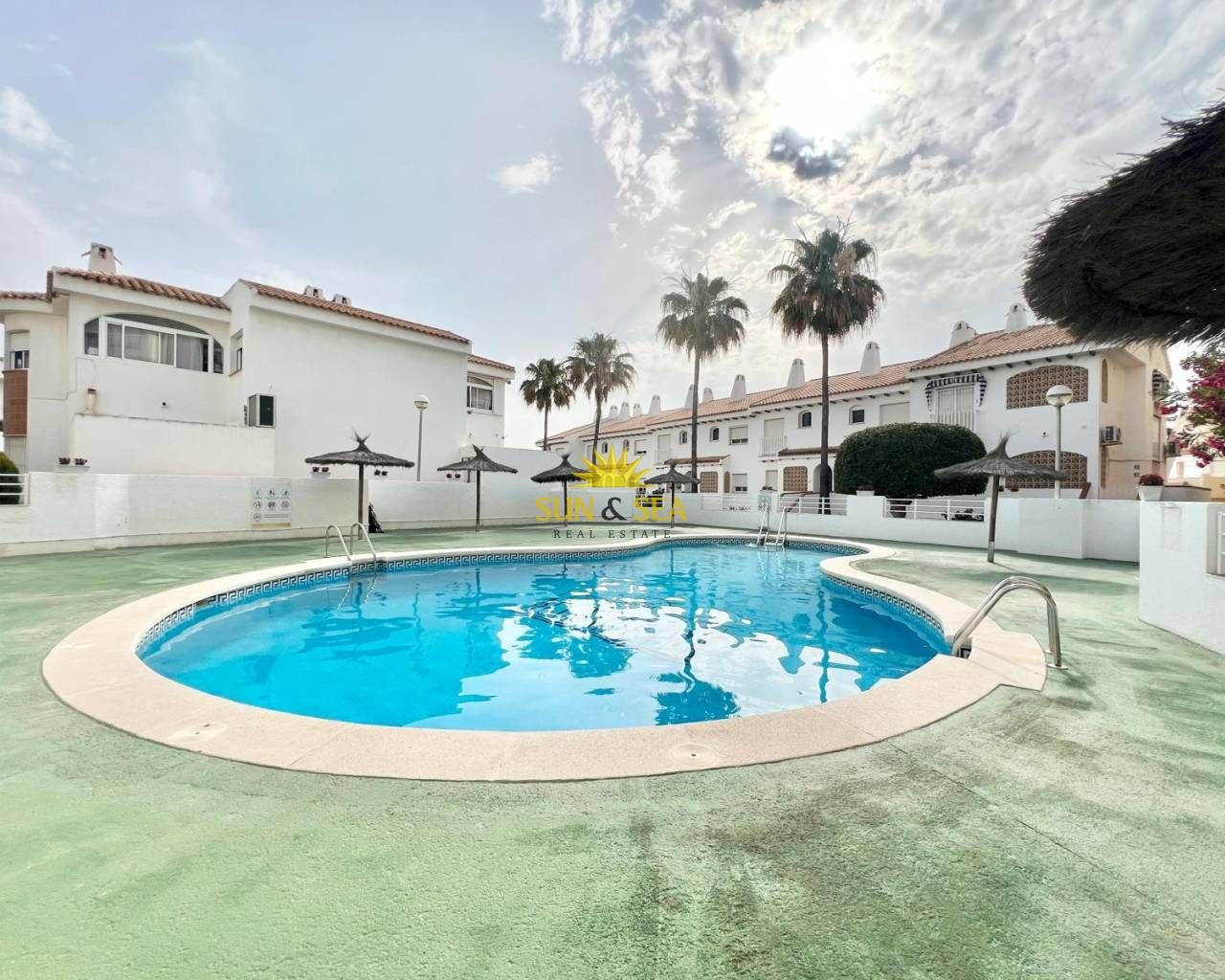 Piscina de Apartament de lloguer en Orihuela amb Aire condicionat, Calefacció i Terrassa