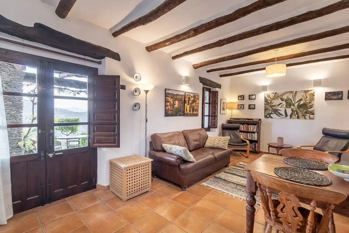 Sala d'estar de Casa o xalet en venda en Pórtugos amb Calefacció, Jardí privat i Terrassa