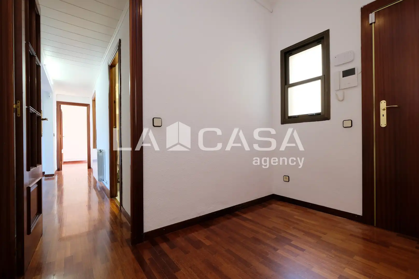 Piso en venta en Barcelona con Calefacción y Balcón
