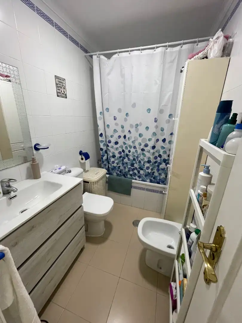 Badezimmer von Wohnung zum Verkauf in Cádiz mit Heizung, Möbliert und Ofen
