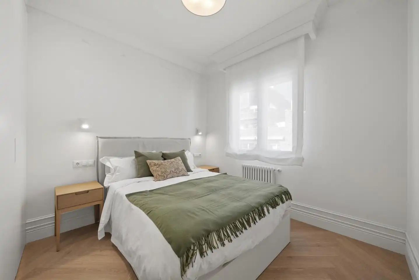 Bedroom of Flat for sale in Madrid  with Air Conditioner, Heating and Furnished