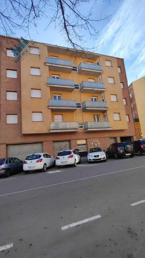 Vista exterior de Edificio en venta en Manresa