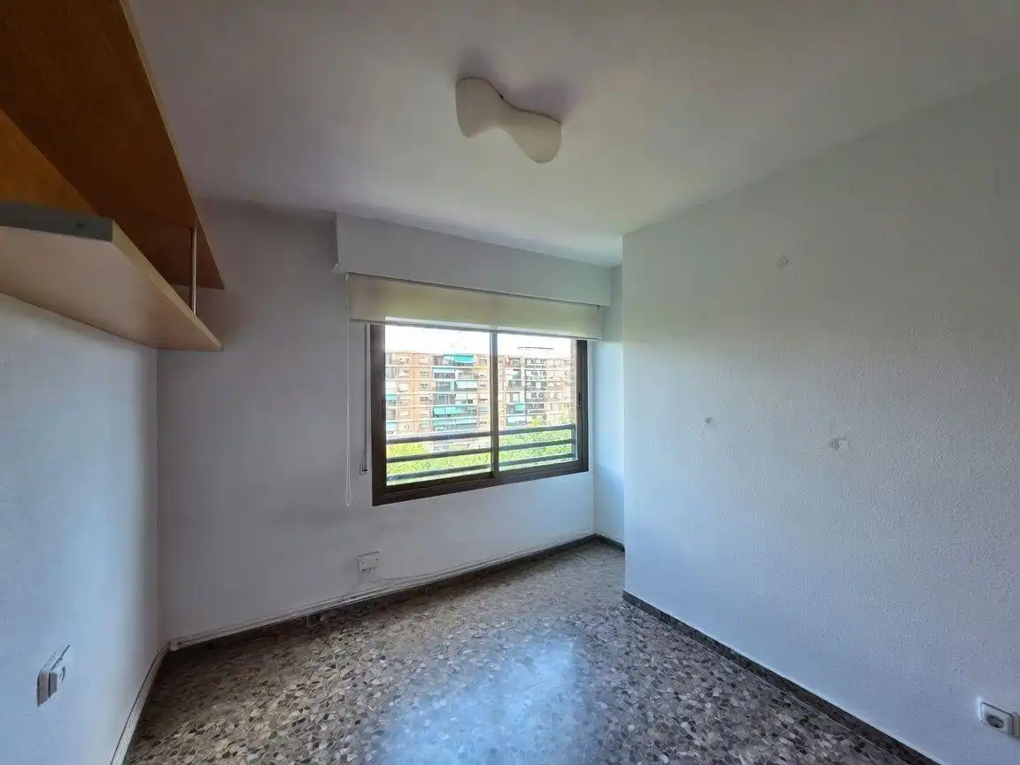 Bedroom of Flat for rent in Valencia  with Heating
