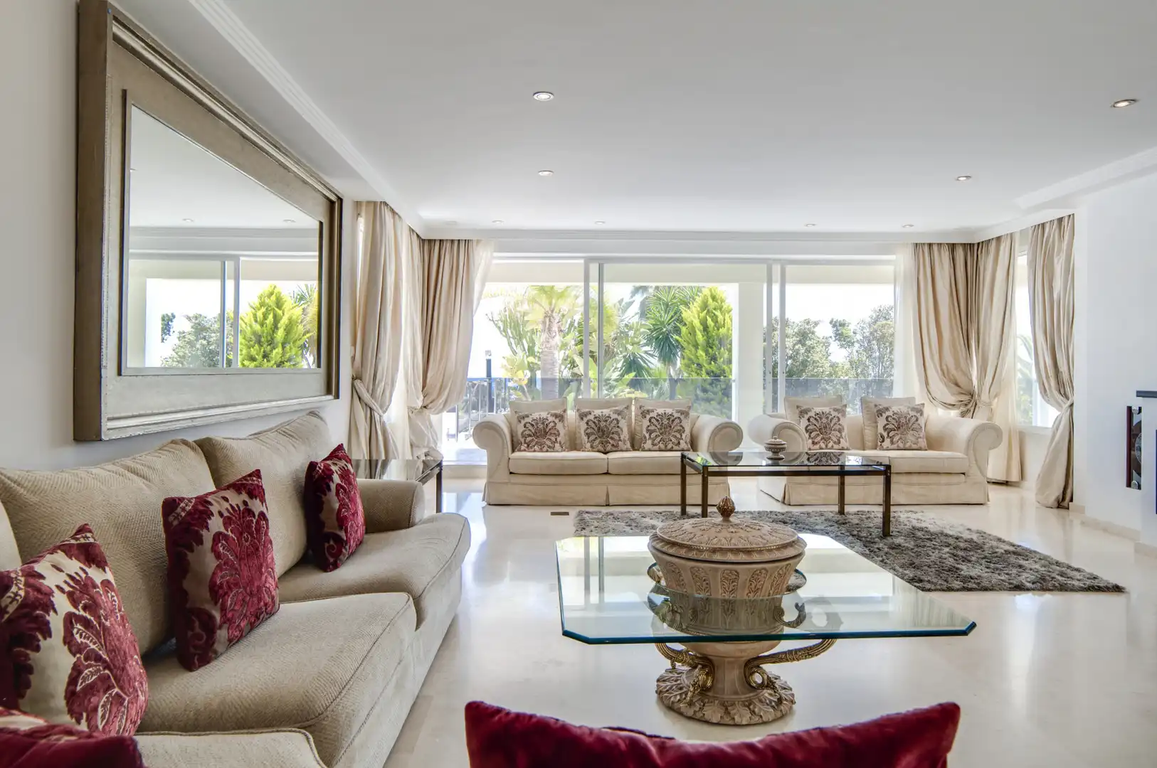 Houses for sale in Elviria