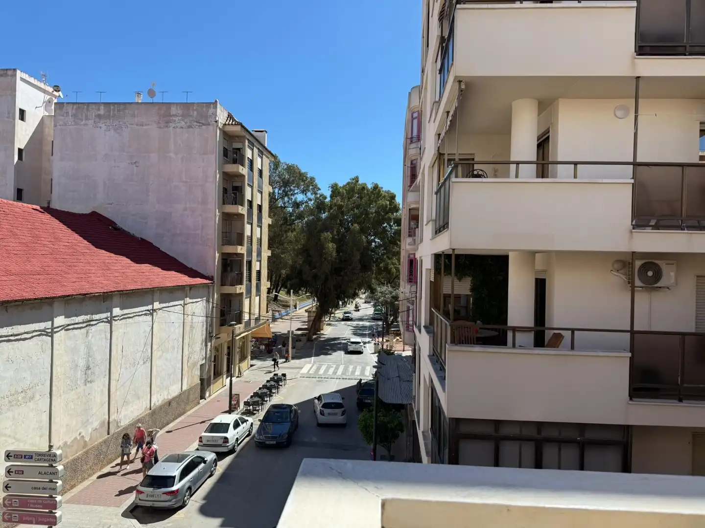 Außenansicht von Wohnung zum Verkauf in Guardamar del Segura mit Klimaanlage, Heizung und Terrasse