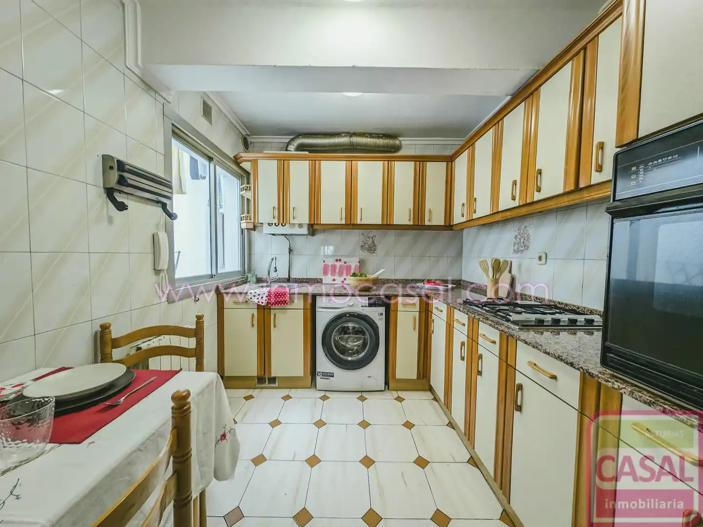 Cocina de Piso en venta en Oviedo  con Calefacción, Trastero y Amueblado