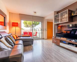 Living room of Single-family semi-detached for sale in El Masnou  with Air Conditioner, Heating and Parquet flooring