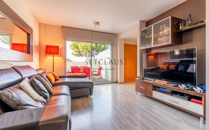 Living room of Single-family semi-detached for sale in El Masnou  with Air Conditioner, Heating and Parquet flooring