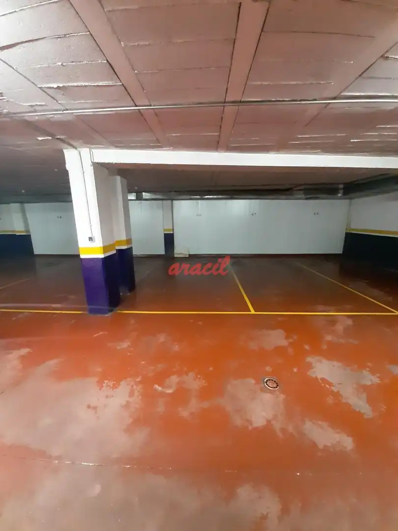 Parking de Estudio de alquiler en Ourense Capital  con Calefacción y Amueblado