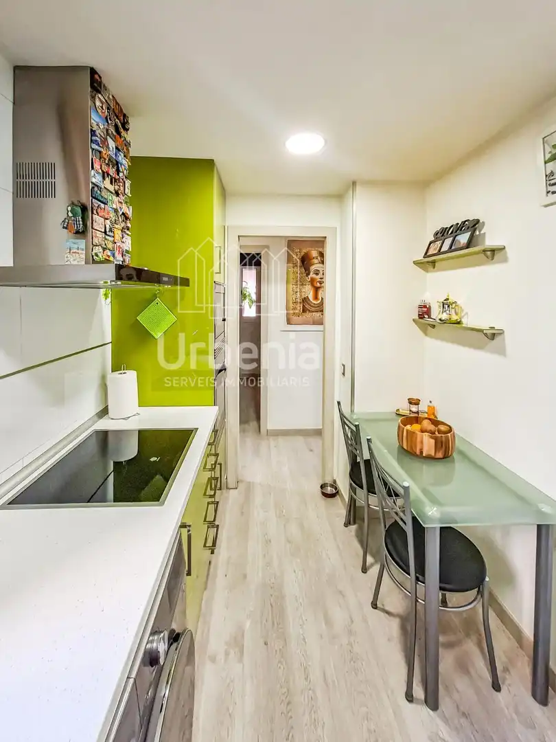 Küche von Wohnung zum Verkauf in Mataró mit Klimaanlage, Heizung und Terrasse
