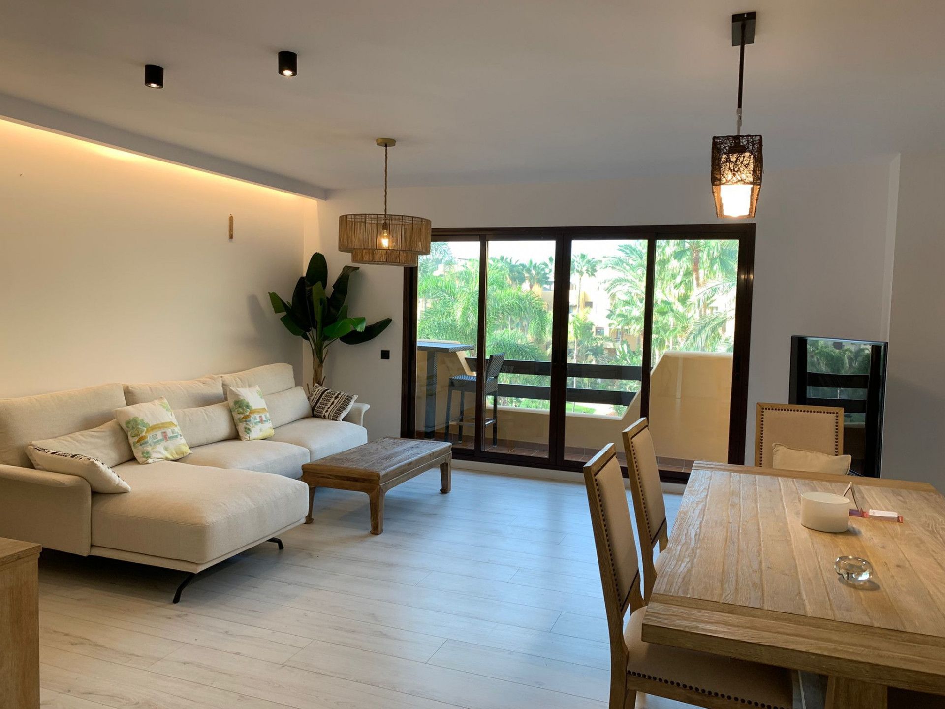 Living room of Apartment to rent in Estepona  with Air Conditioner, Terrace and Swimming Pool