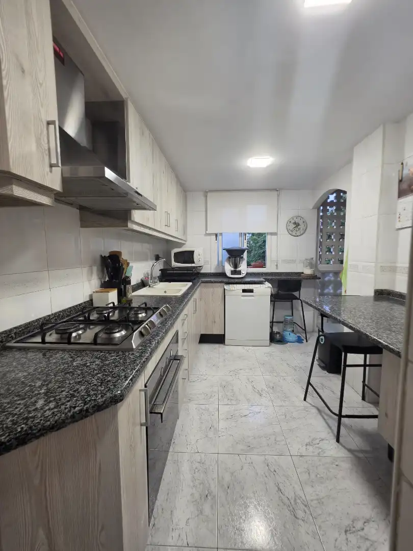 Kitchen of Flat for sale in L'Hospitalet de Llobregat  with Air Conditioner, Parquet flooring and Furnished