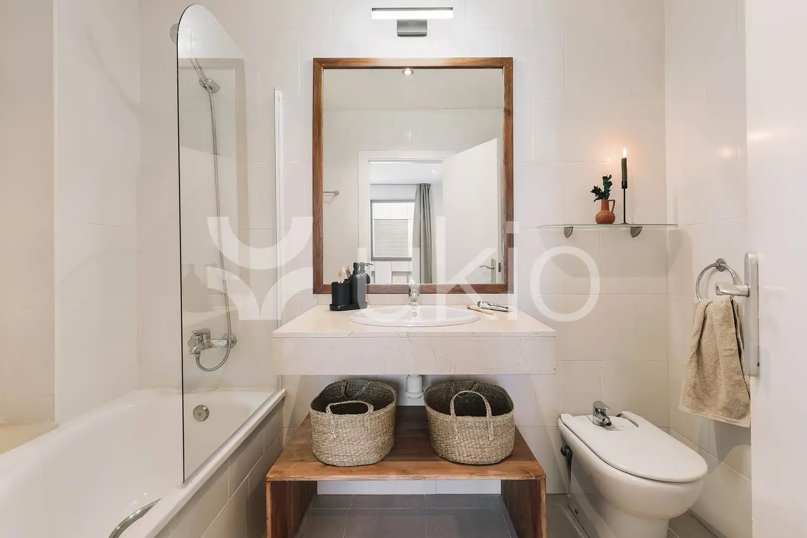 Bany de Apartament de lloguer en Barcelona amb Aire condicionat, Calefacció i Moblat