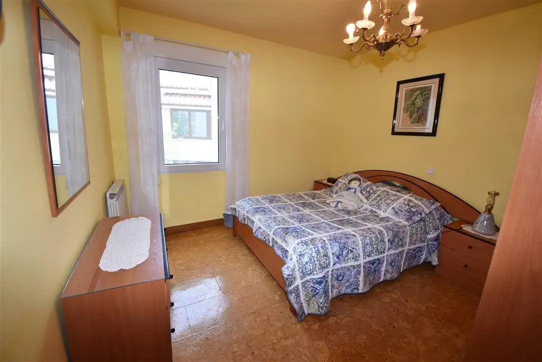 Habitación de Casa adosada en venta en Noja con Calefacción, Terraza y Amueblado