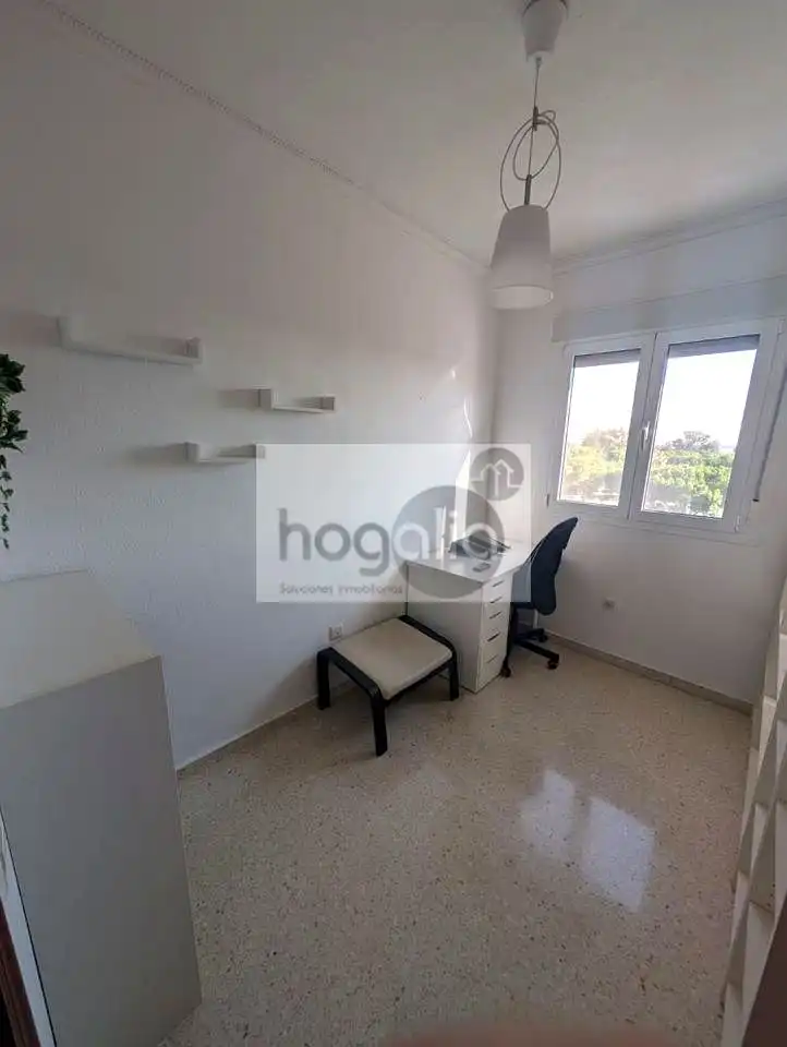 Bedroom of Flat for rent in Sevilla  with Air Conditioner, Terrace and Swimming Pool