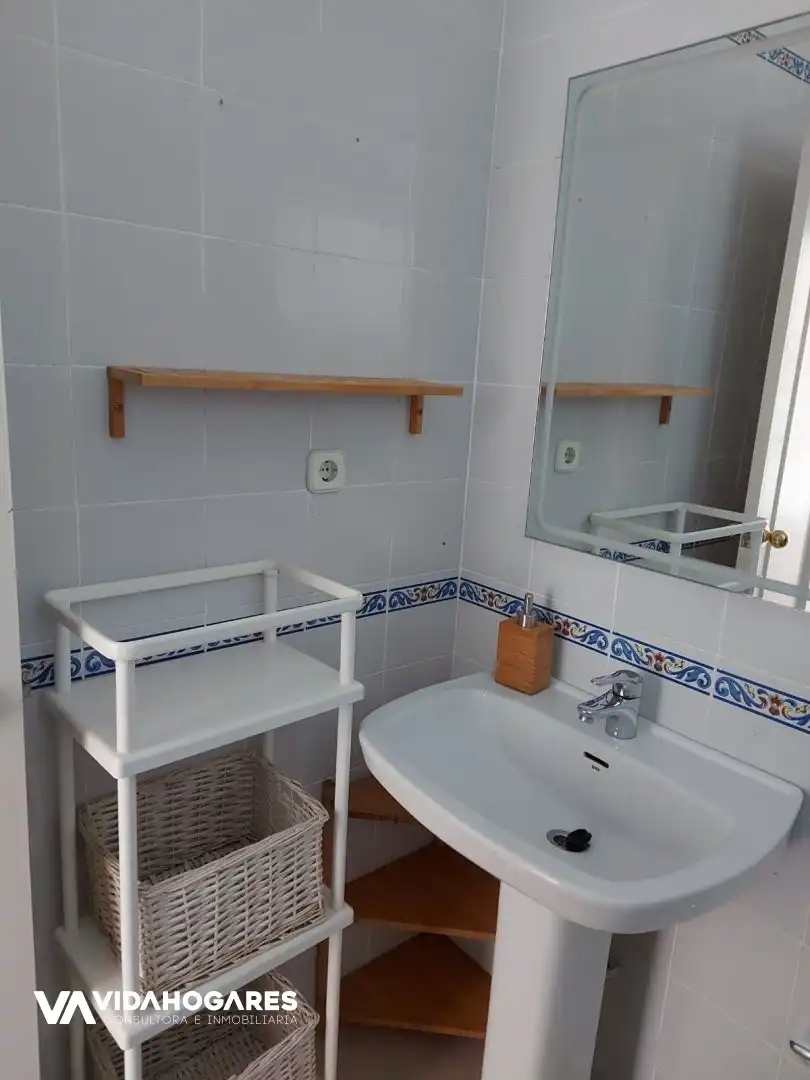Baño de Piso en venta en Rota con Terraza, Piscina y Piscina comunitaria