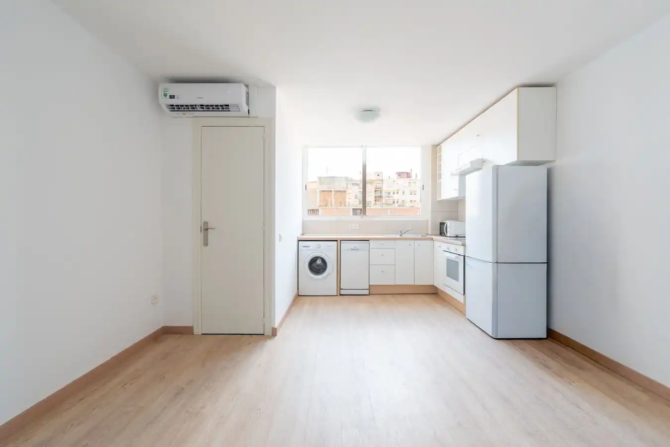 Kitchen of Flat for sale in Barcelona  with Air Conditioner and Heating