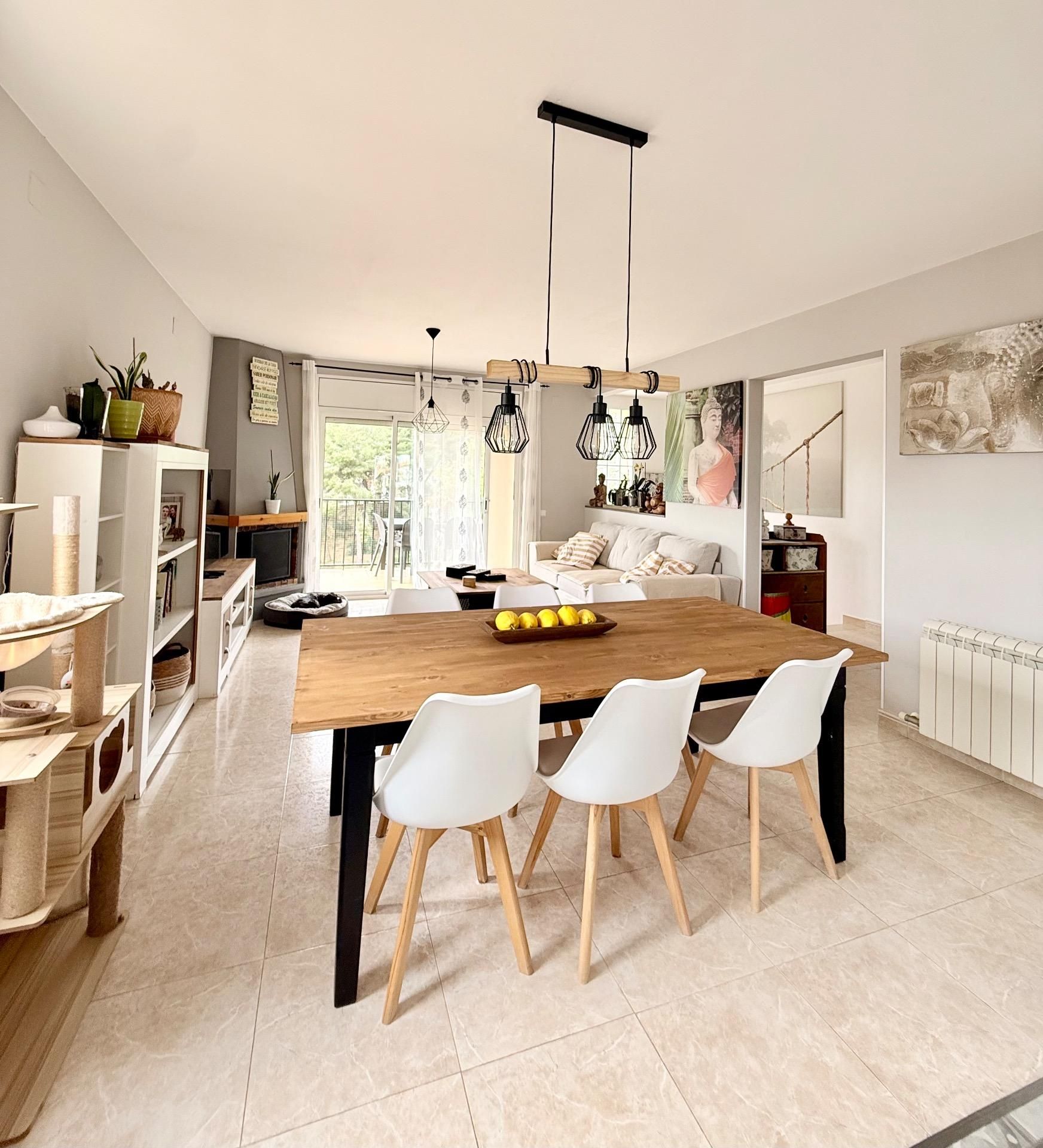 Menjador de Casa adosada en venda en Calafell amb Calefacció, Jardí privat i Terrassa