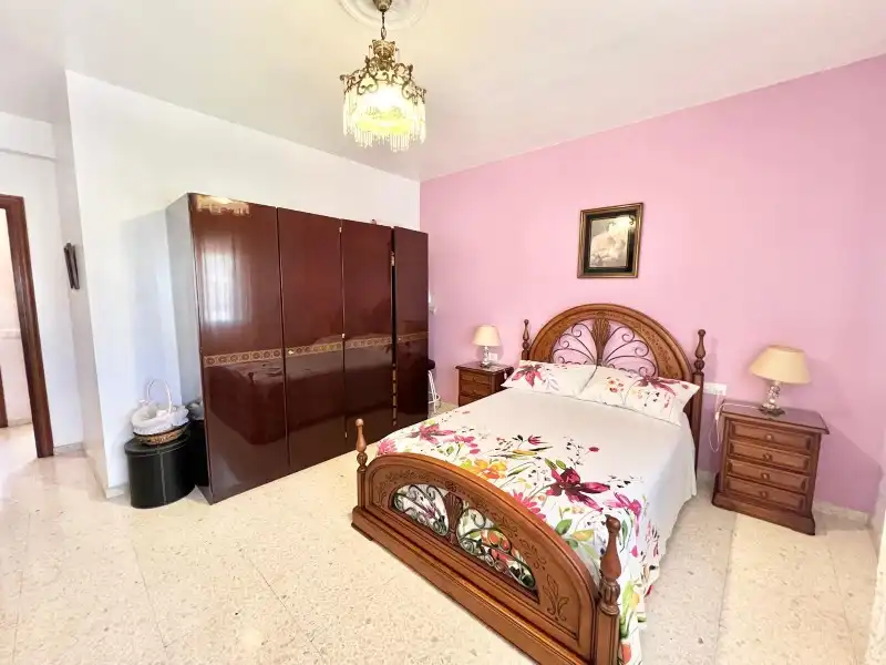 Dormitori de Casa o xalet en venda en Málaga amb Aire condicionat, Terrassa i Moblat