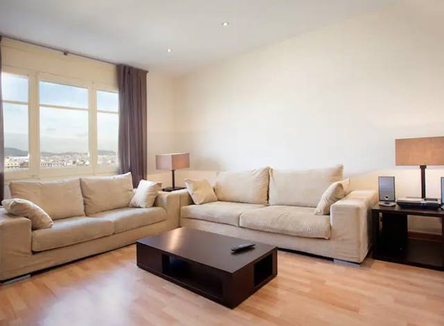 Piso en Alquiler en Avinguda de Rius i Taulet en El Poble Sec - Parc de Montjuïc