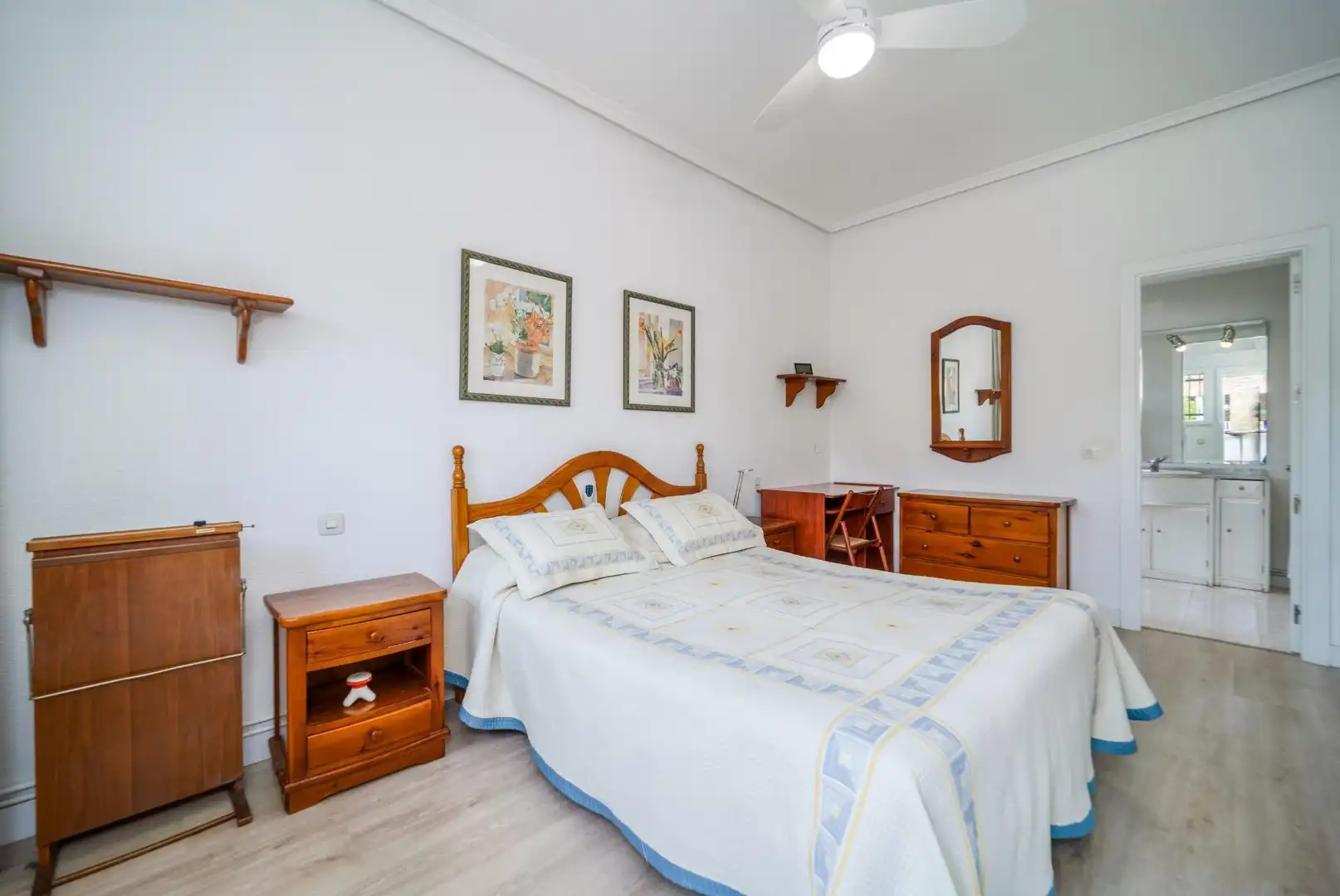 Habitación de Casa adosada en venta en Madrid con Calefacción y Jardín privado