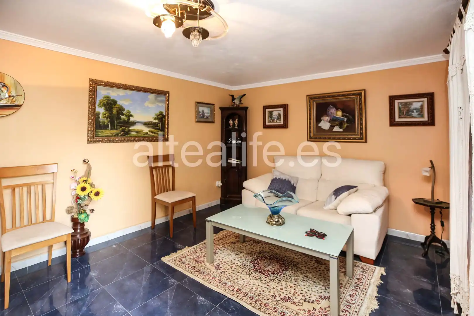 Sala d'estar de Casa o xalet en venda en La Nucia amb Aire condicionat, Jardí privat i Terrassa