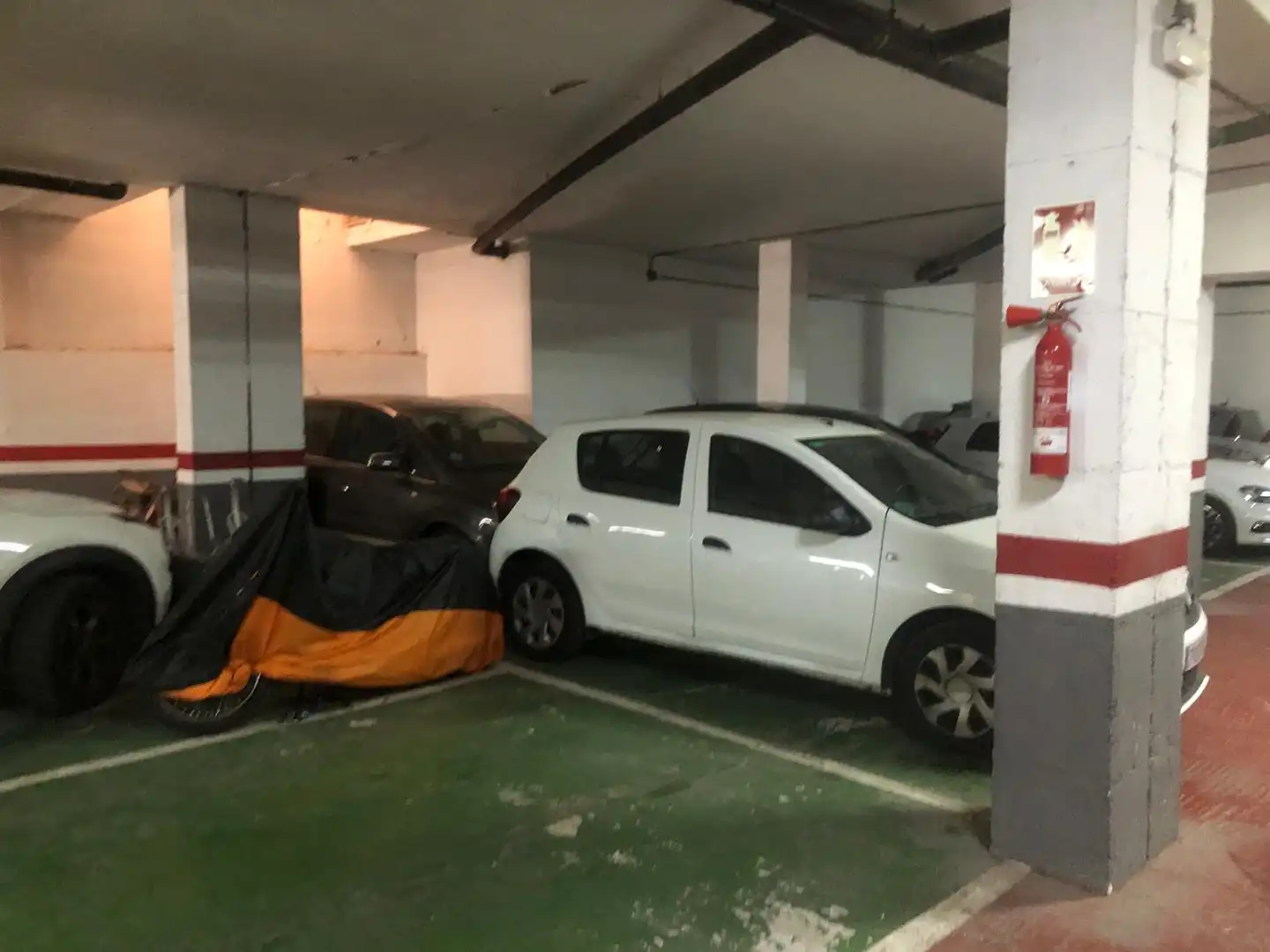 Aparcament de Dúplex en venda en Sant Feliu de Llobregat amb Calefacció, Terrassa i Traster