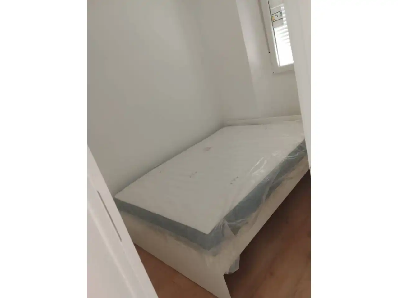 Habitación de Piso de alquiler en León Capital  con Calefacción y Balcón