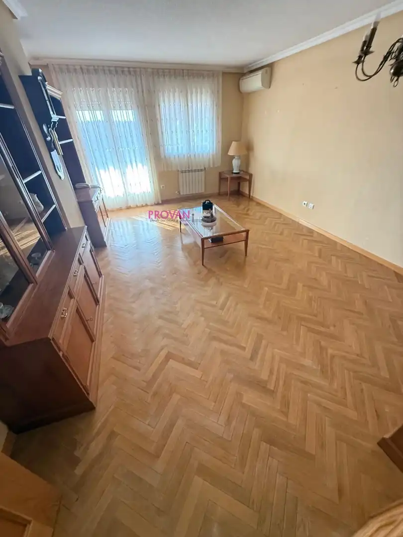 Sala d'estar de Pis en venda en San Agustín del Guadalix amb Aire condicionat, Calefacció i Parquet