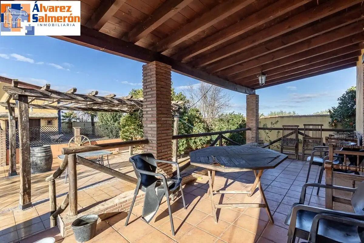 Jardí de Casa o xalet en venda en La Zubia amb Jardí privat