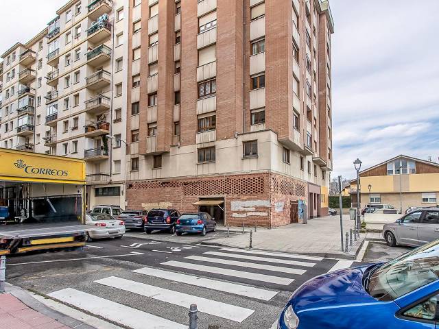 Local comercial en Venta en Landazabal, 7 en Burlada / Burlata