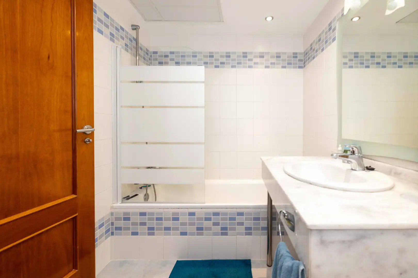 Bathroom of Detached homes for sale in Marbella  with Air Conditioner, Heating and Private garden