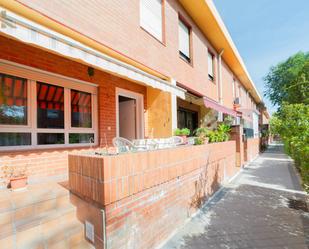 Vista exterior de Casa adosada en venda en Majadahonda amb Terrassa