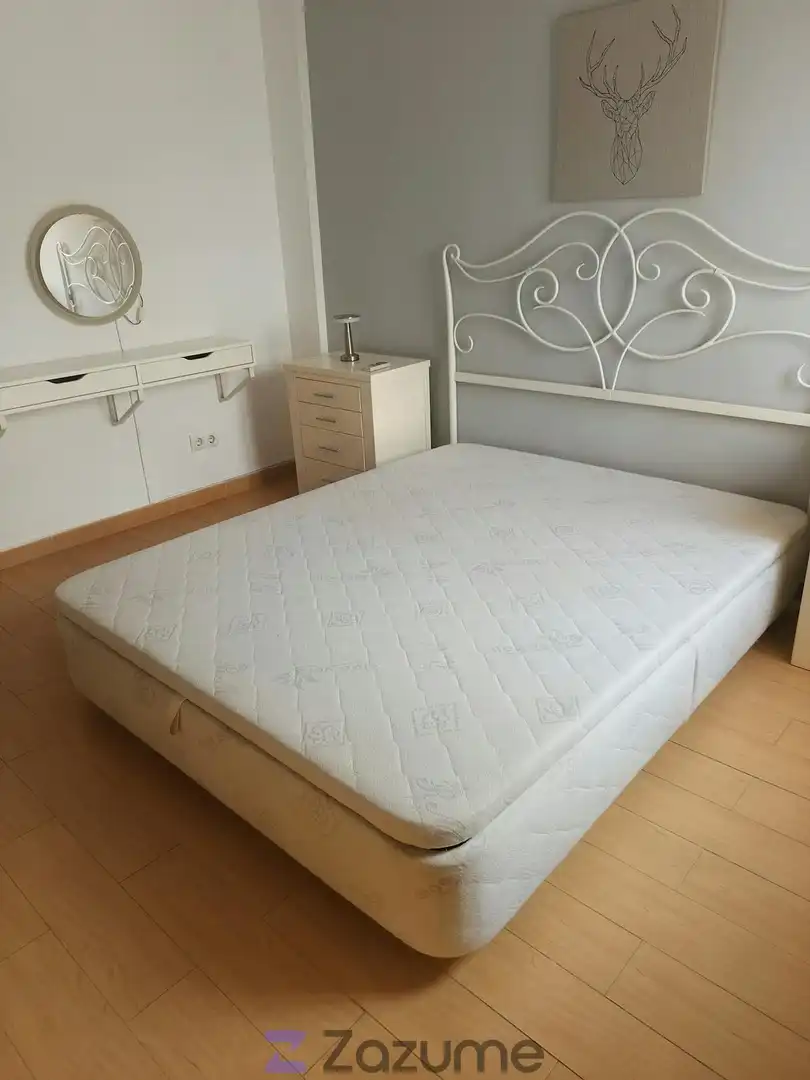 Schlafzimmer von Wohnung zur Miete in Sevilla mit Klimaanlage, Heizung und Möbliert