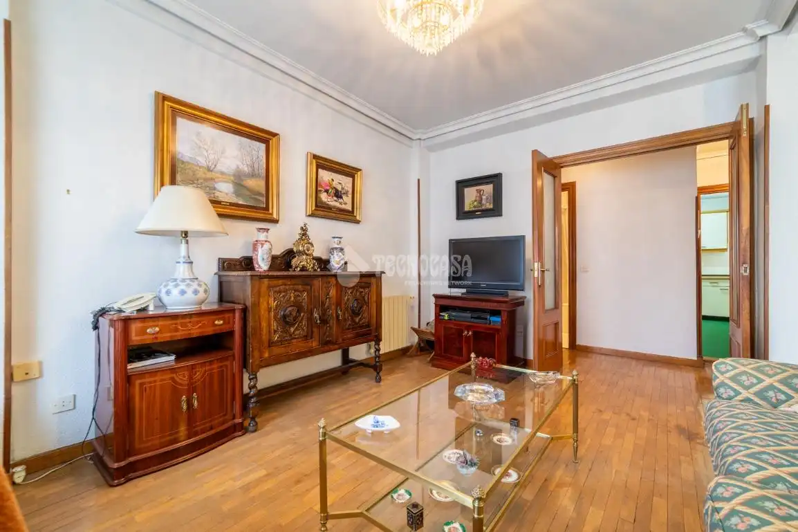 Wohnzimmer von Wohnung zum Verkauf in Madrid mit Parkett