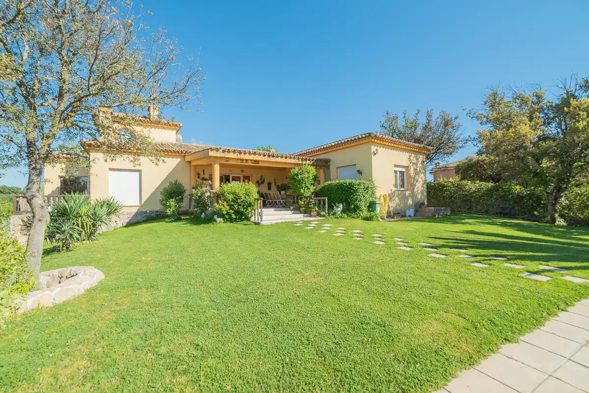 Jardí de Casa o xalet en venda en Sevilla la Nueva amb Calefacció, Jardí privat i Piscina