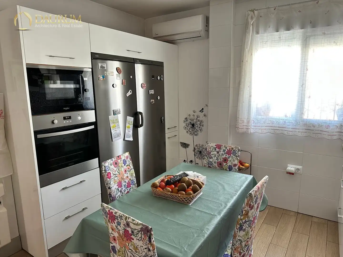 Cuina de Casa adosada en venda en Dos Hermanas amb Aire condicionat, Calefacció i Terrassa