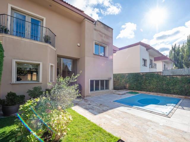 Casa adosada en Venta en Av. de Fuentelarreina en Ciudad Universitaria