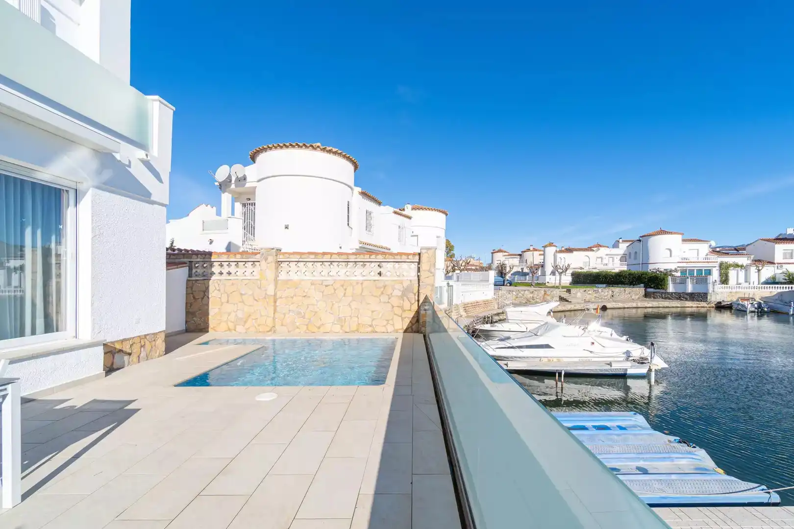 Piscina de Casa o xalet en venda en Empuriabrava amb Aire condicionat, Terrassa i Piscina