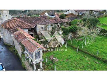Casa amb jardí en venda a Calle Eirexa