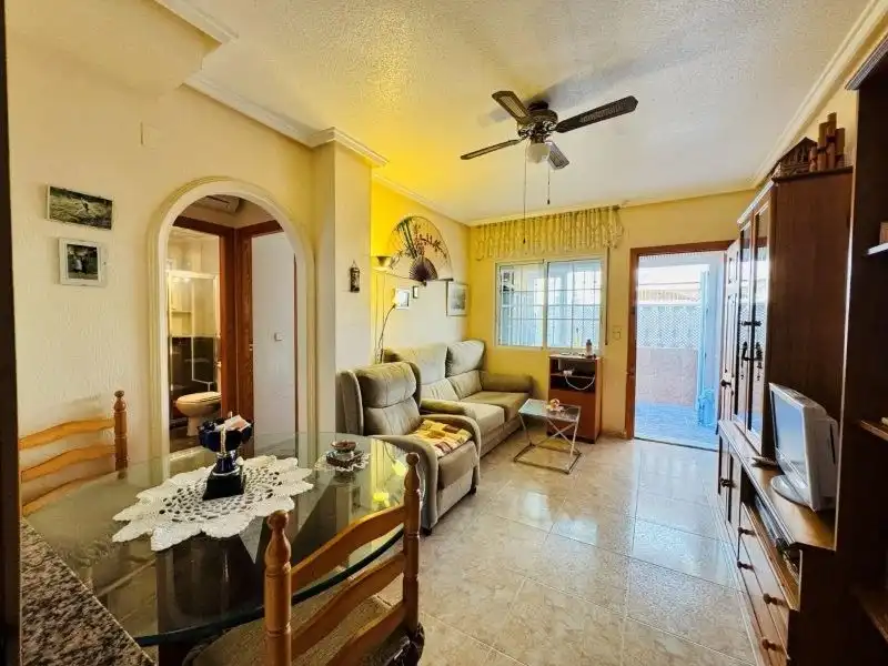Sala d'estar de Apartament en venda en Torrevieja amb Terrassa, Moblat i Piscina comunitària