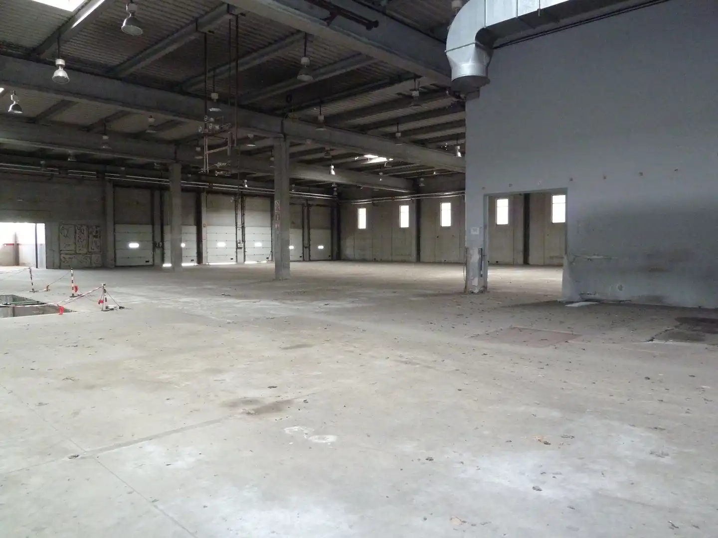 Fabrikhallen zur Miete in Massanes