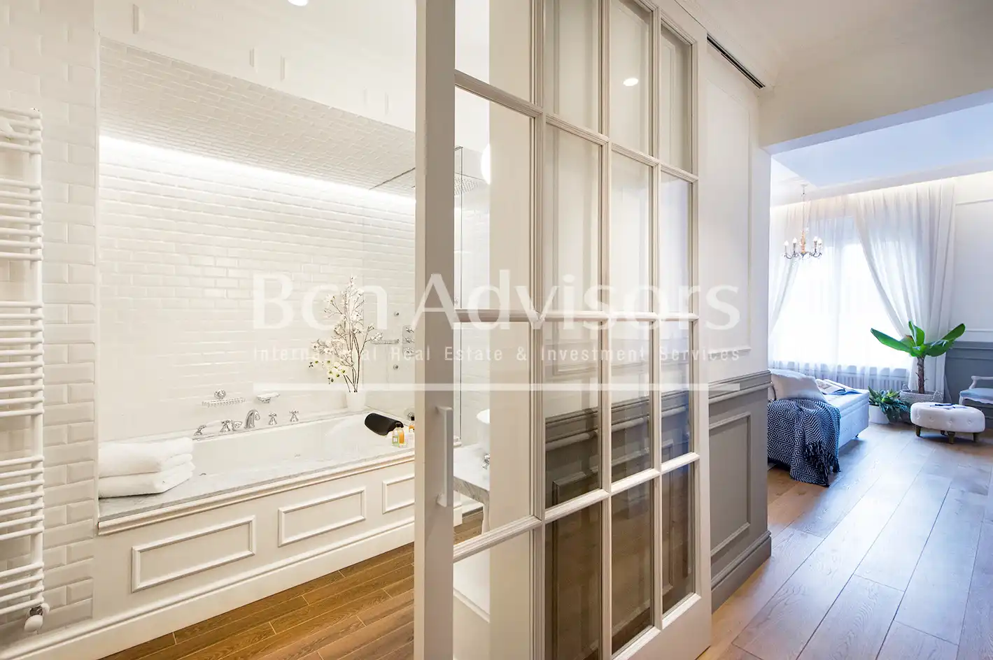 Bathroom of Attic for sale in Barcelona  with Air Conditioner, Heating and Terrace