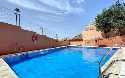 Piscina de Casa adosada en venda en Cenes de la Vega amb Aire condicionat i Terrassa