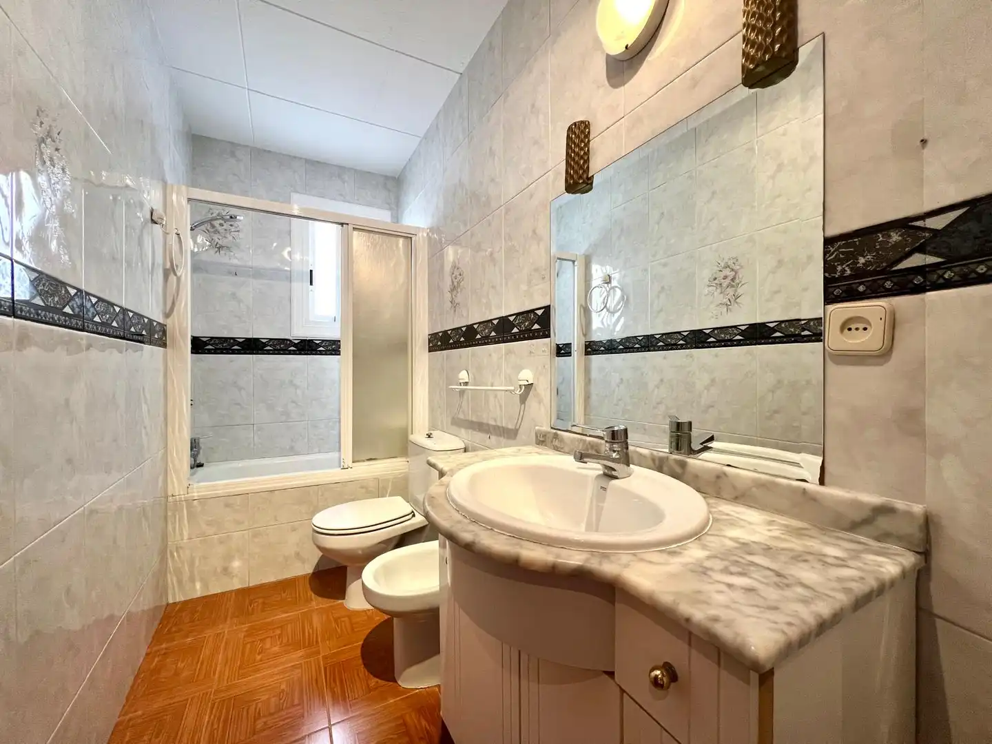Bathroom of Flat for sale in Barcelona  with Alarm